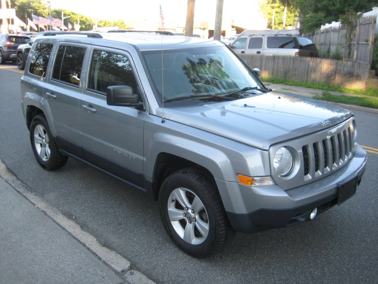Used 2015 Jeep Patriot Latitude AWD/4WD image 3