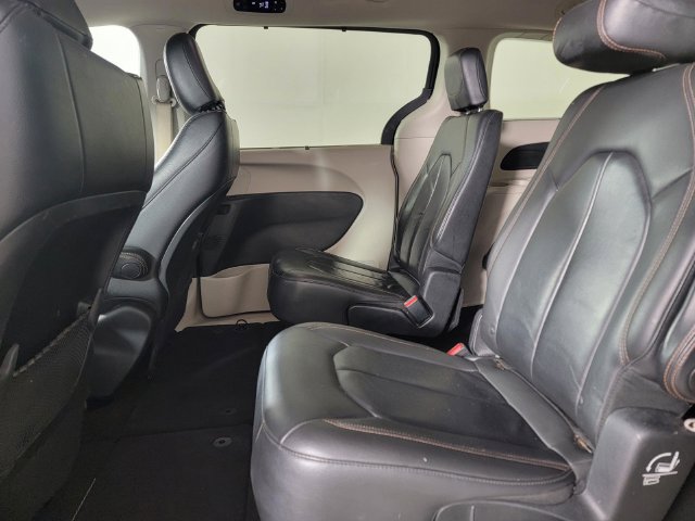 Used 2017 Chrysler Pacifica Touring-L FWD image 15