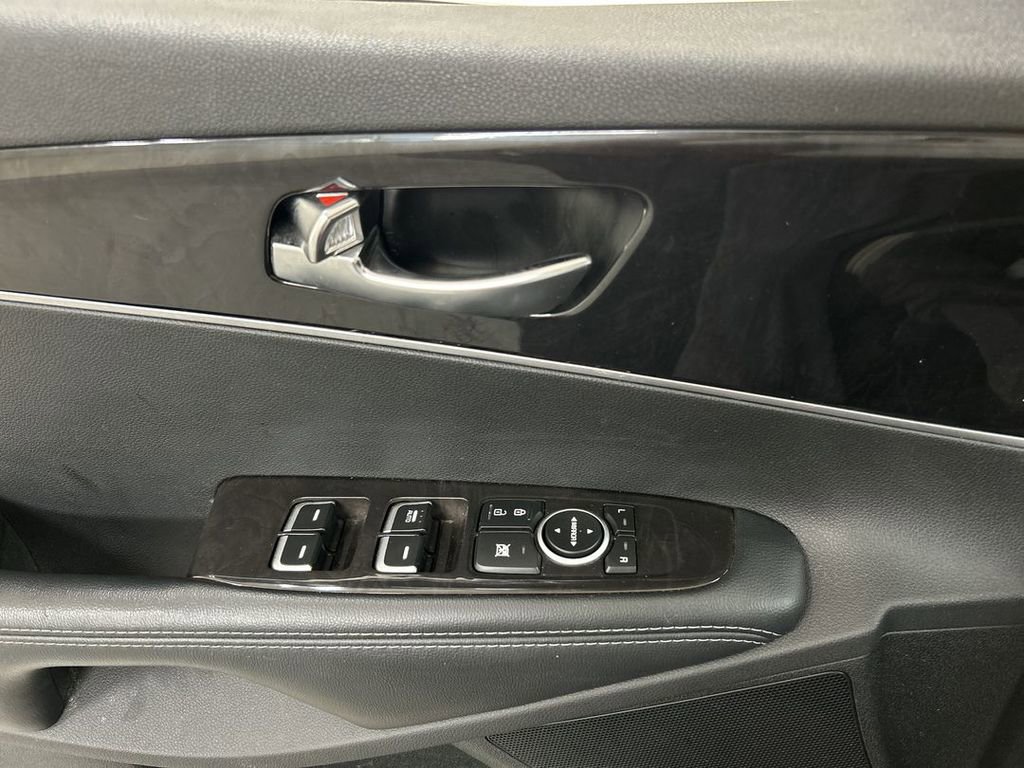 Used 2017 Kia Sorento LX AWD/4WD image 11