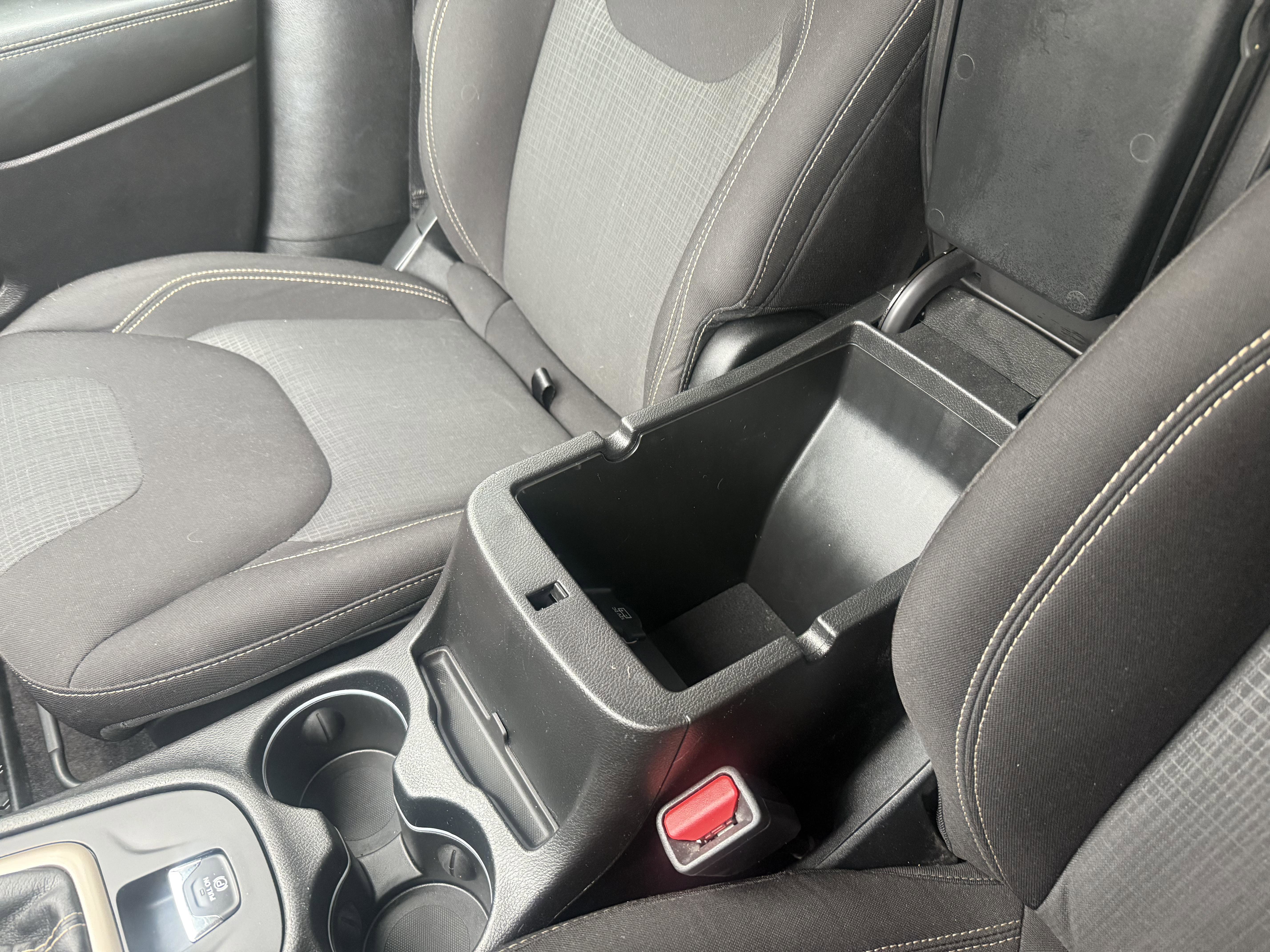 Used 2017 Jeep Cherokee Latitude w/ Cold Weather Group image 30