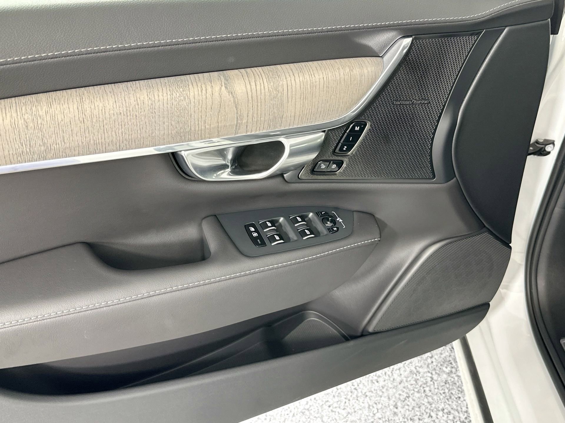 New 2025 Volvo S90 T8 Ultra image 17