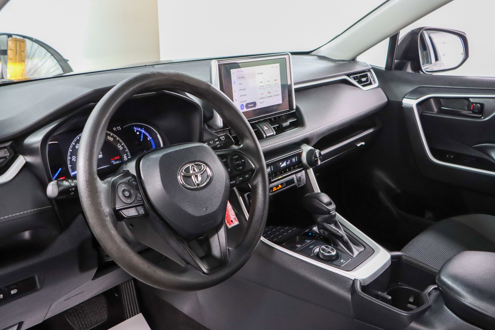Used 2023 Toyota RAV4 LE AWD/4WD image 22