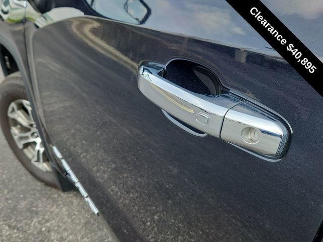 Used 2025 GMC Sierra 1500 SLT AWD/4WD image 16