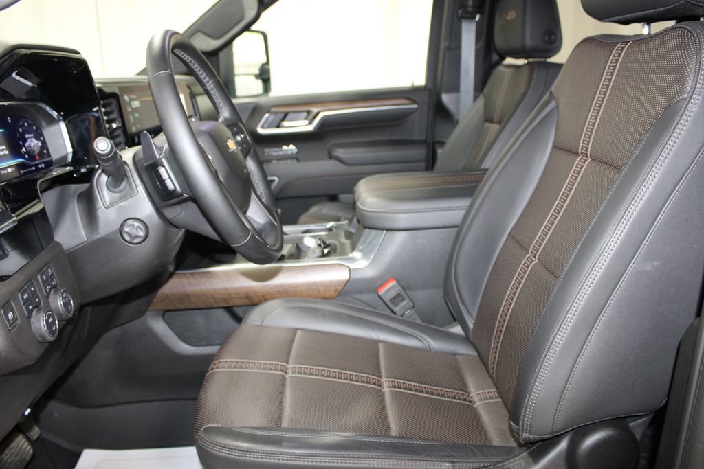 Used 2025 Chevrolet Silverado 1500 High Country w/ High Country Premium Package AWD/4WD image 21