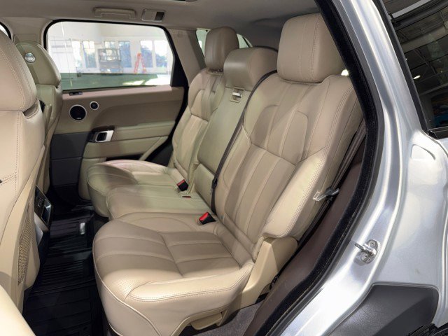 Used 2016 Land Rover Range Rover Sport HSE image 12