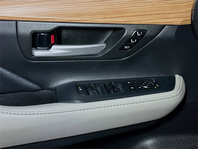 Used 2024 Toyota Grand Highlander Limited image 9