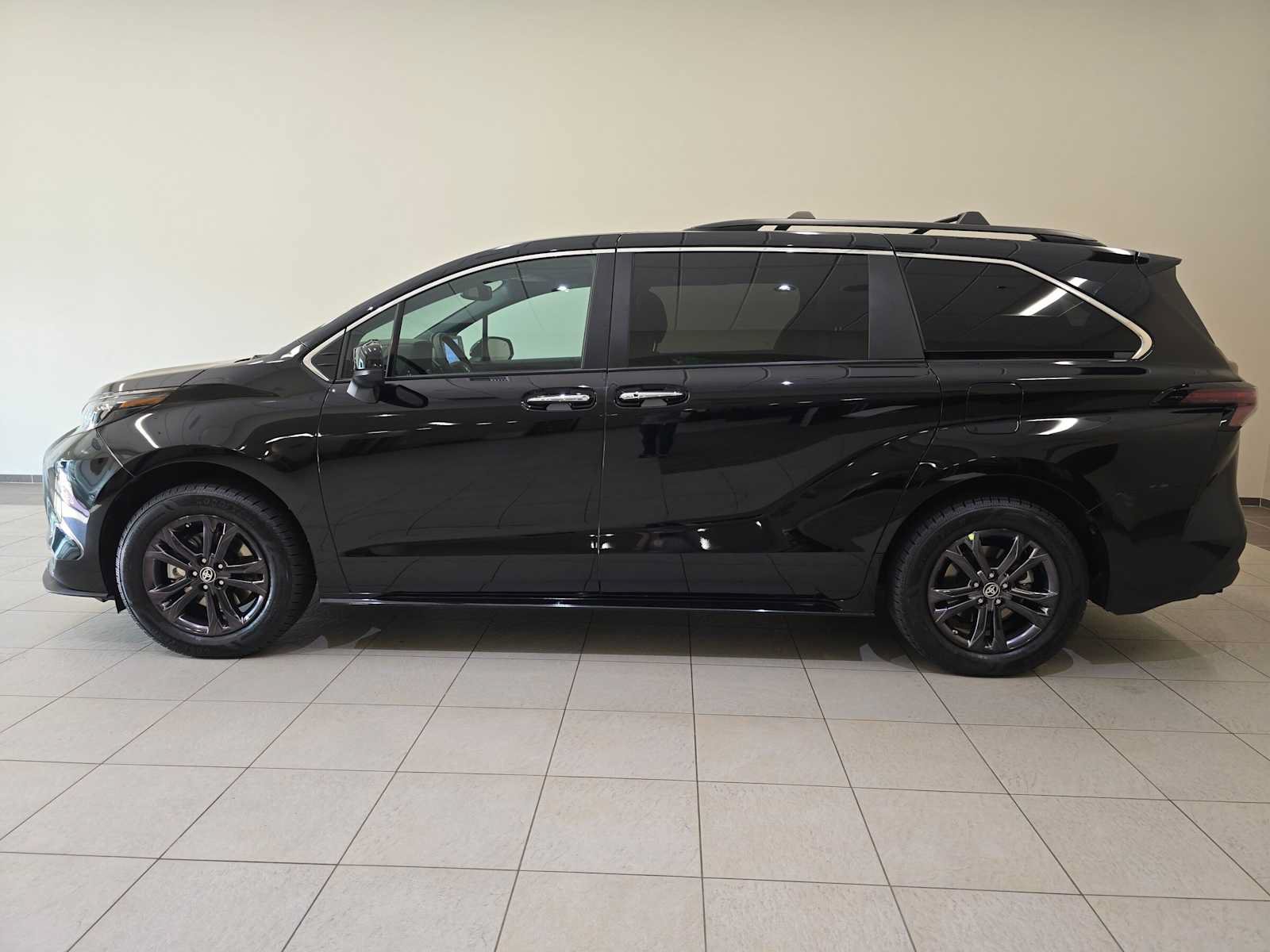 Certified 2024 Toyota Sienna XLE Woodland Edition AWD/4WD image 3