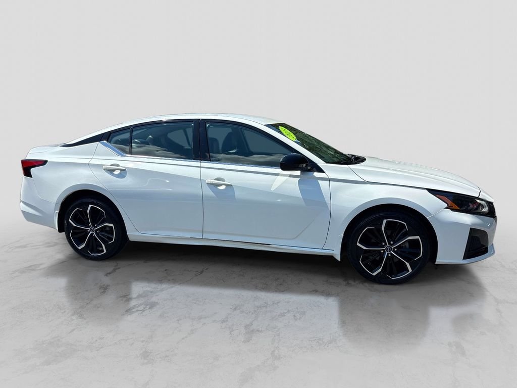 Used 2023 Nissan Altima 2.5 SR AWD/4WD image 6