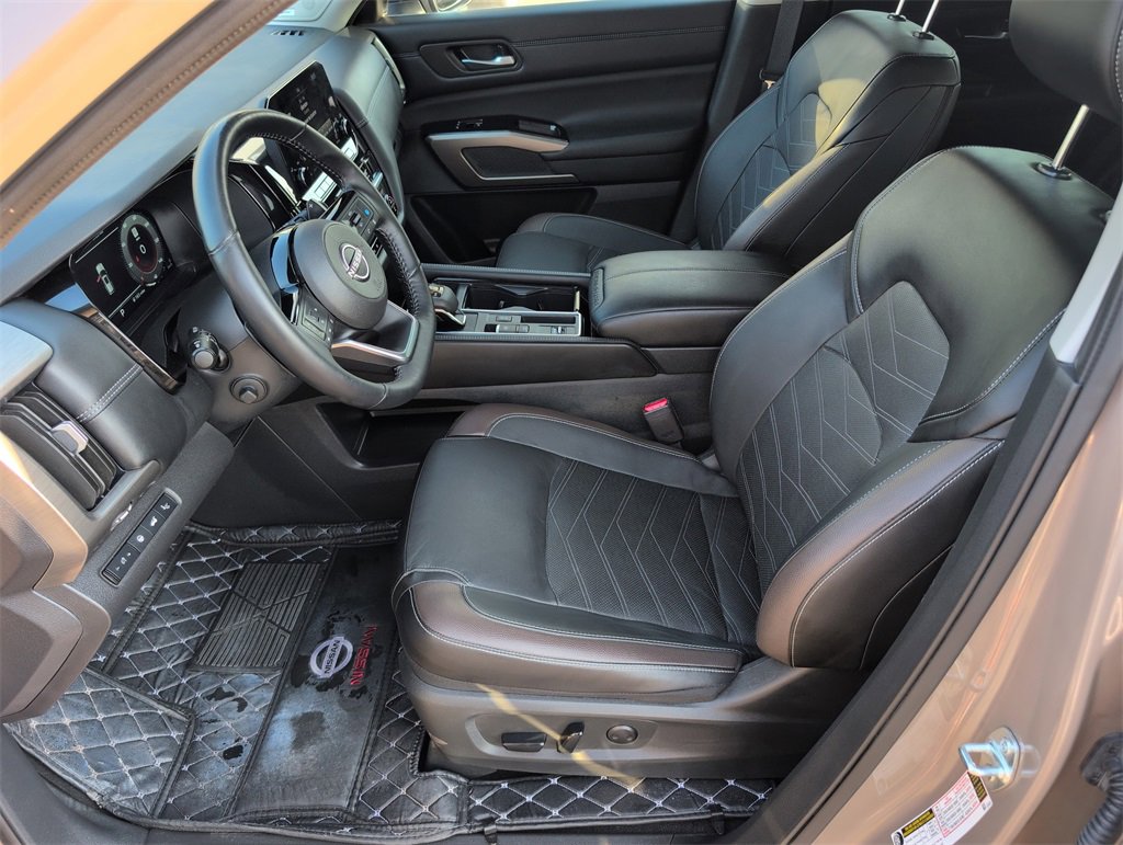Used 2024 Nissan Pathfinder Platinum image 13