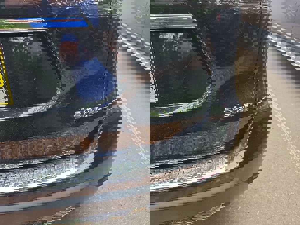 Used 2018 Nissan Rogue SV image 4