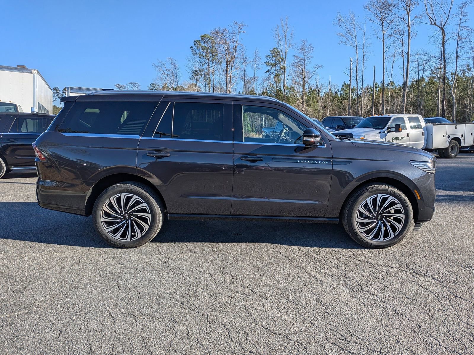 Used 2025 Lincoln Navigator Black Label image 4