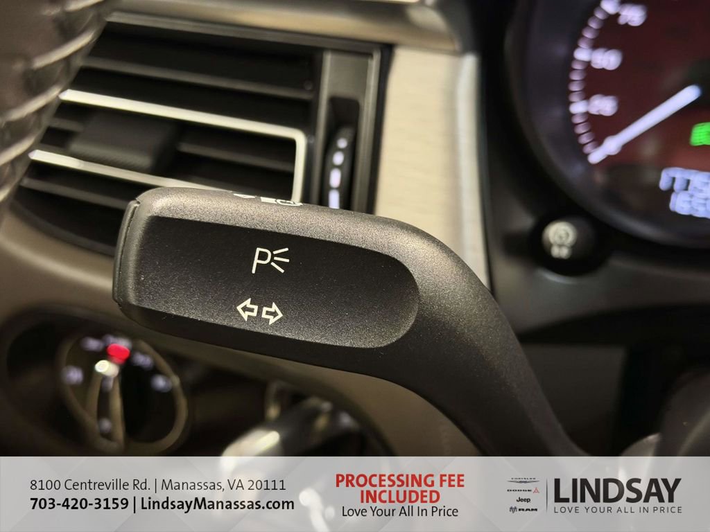 Used 2025 Porsche Macan Turbo AWD/4WD image 23