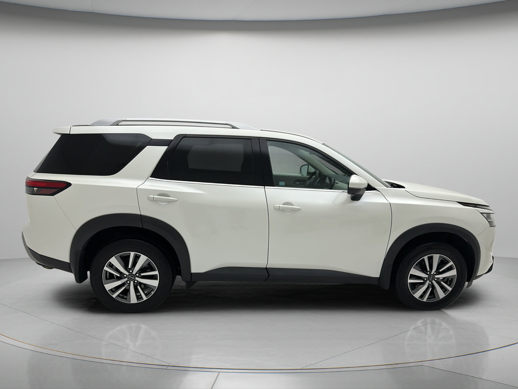 Used 2024 Nissan Pathfinder SL AWD/4WD image 6