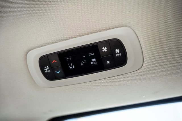 Used 2023 Chrysler Voyager LX FWD image 32