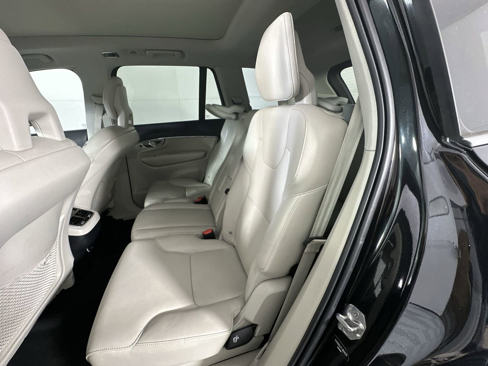 Used 2020 Volvo XC90 T5 Momentum w/ Protection Package Premier FWD image 23