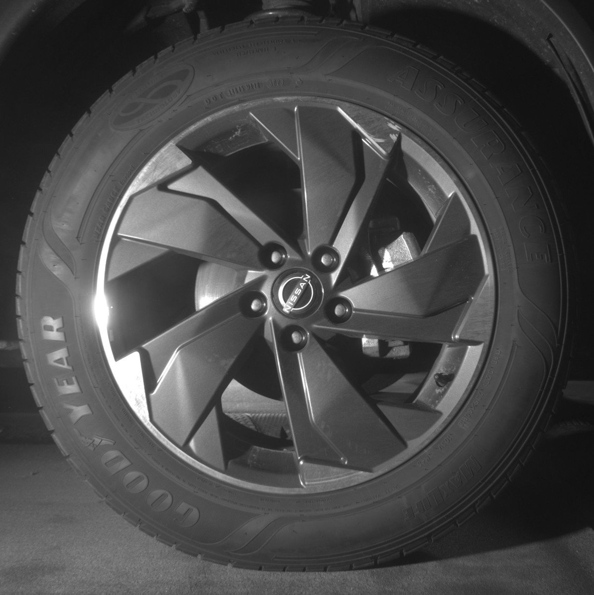 Used 2025 Nissan Rogue SV FWD image 13