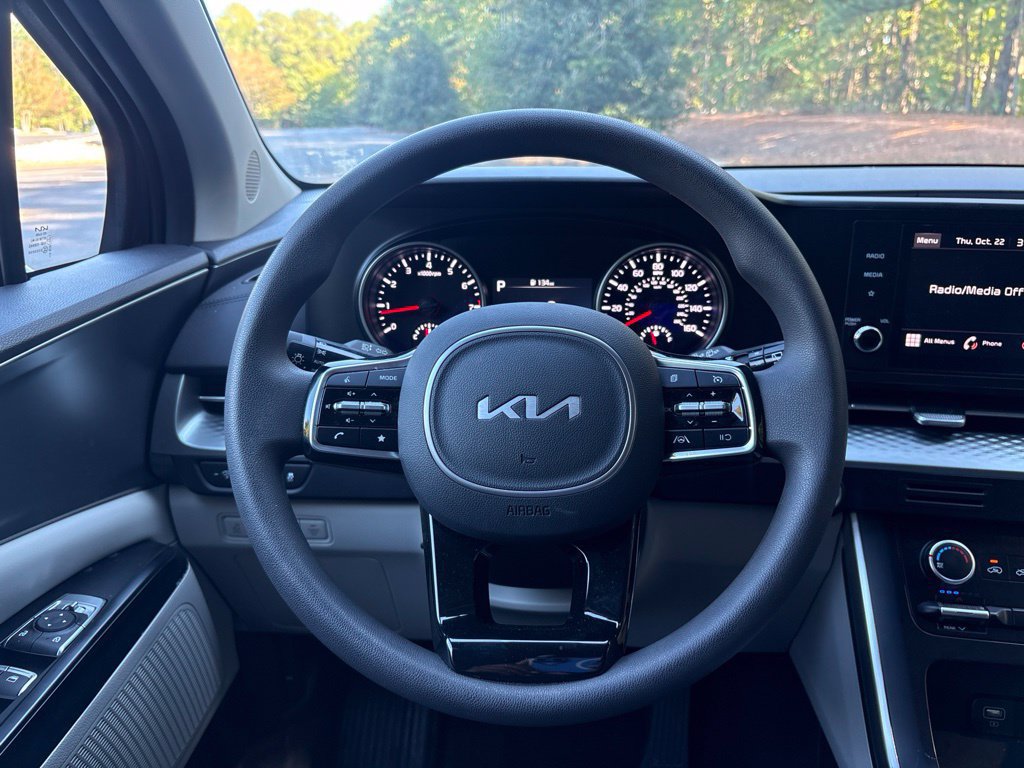 Used 2024 Kia Carnival LX FWD image 9