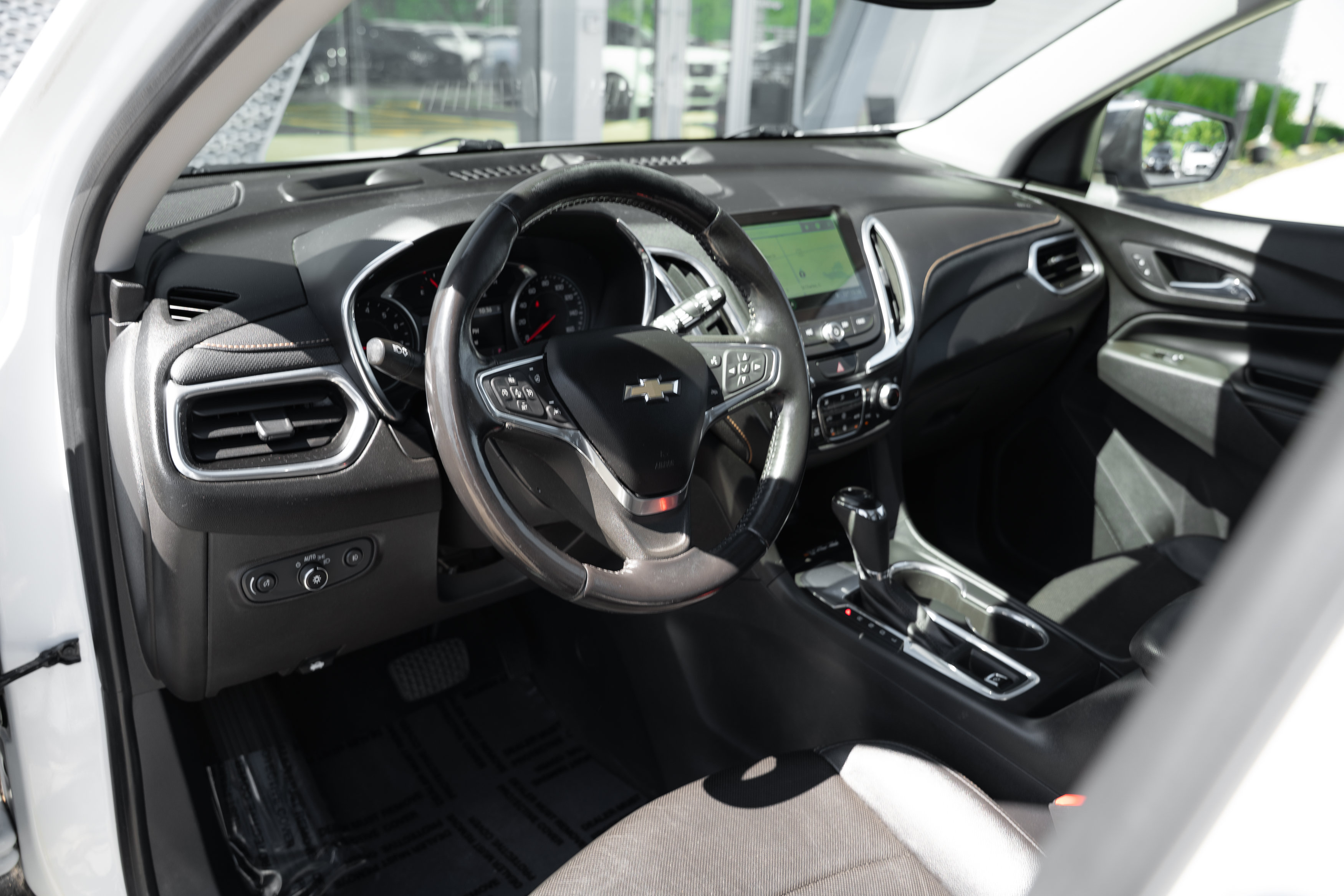Used 2020 Chevrolet Equinox Premier FWD image 10
