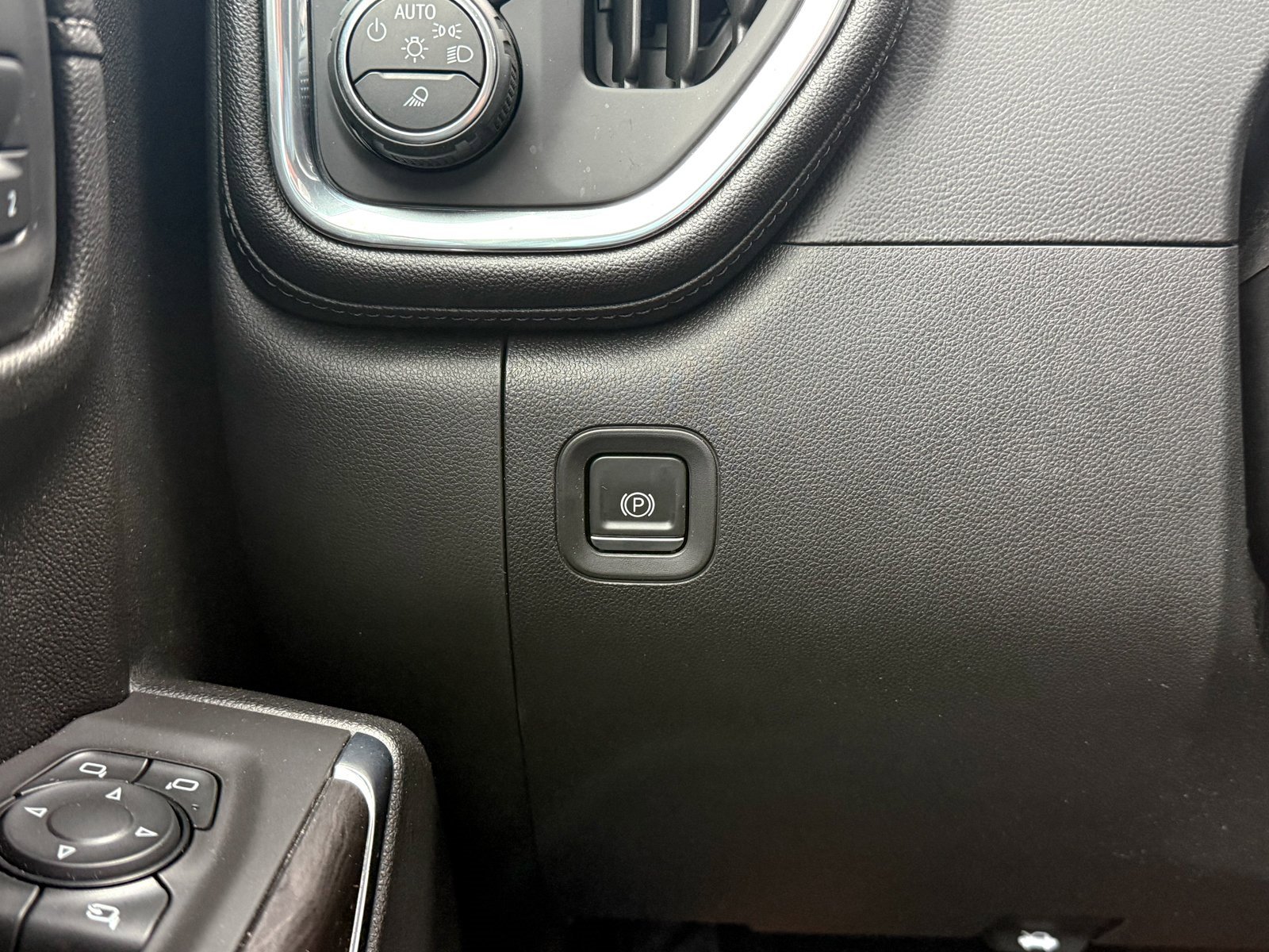 Certified 2021 Chevrolet Silverado 1500 LTZ image 40