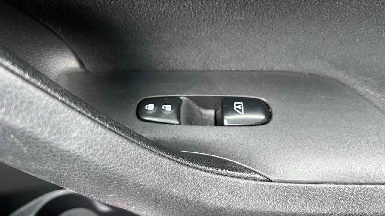 Used 2015 Nissan Altima 2.5 SV w/ Convenience Package FWD image 16