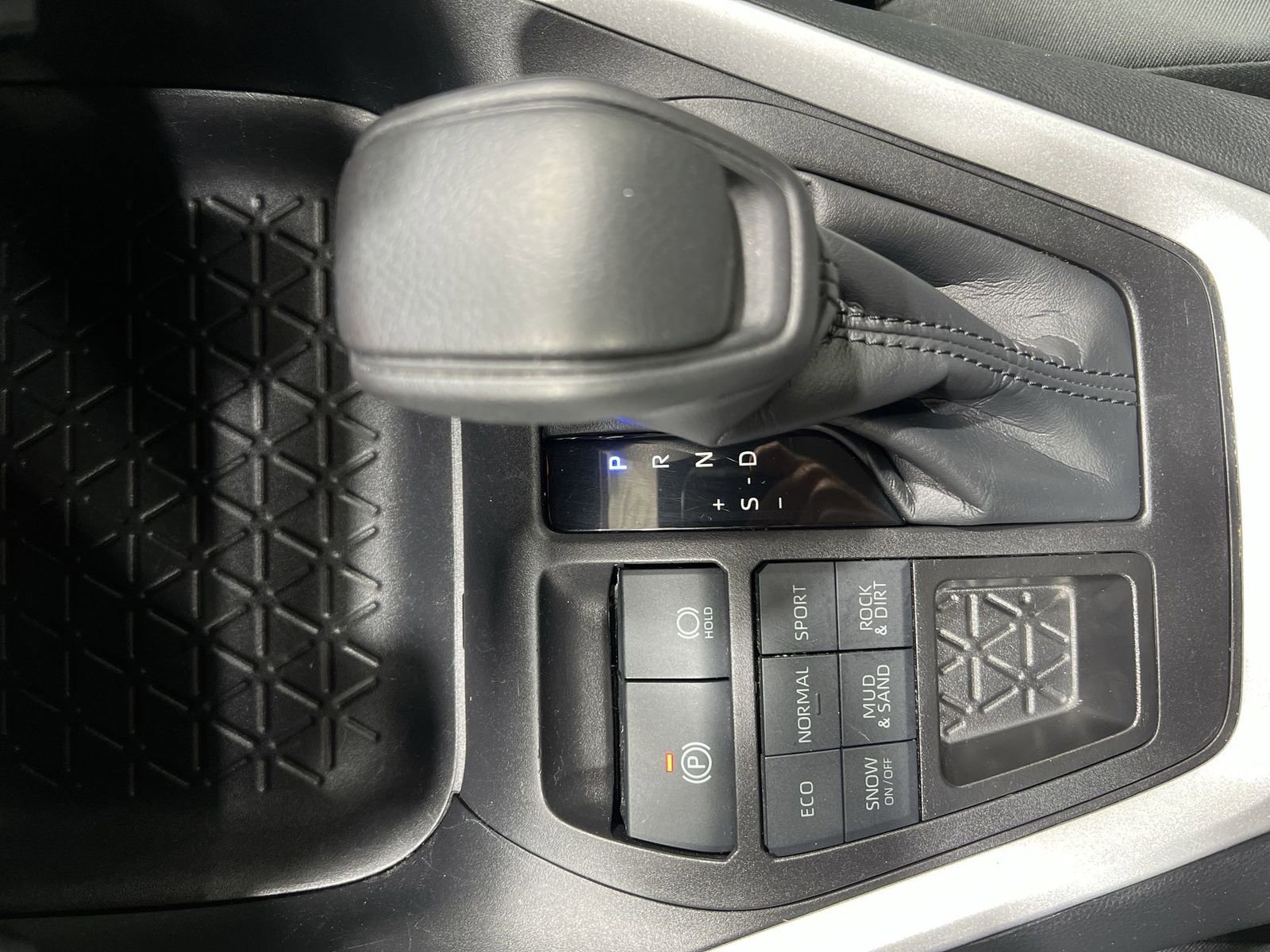 Used 2024 Toyota RAV4 LE image 20