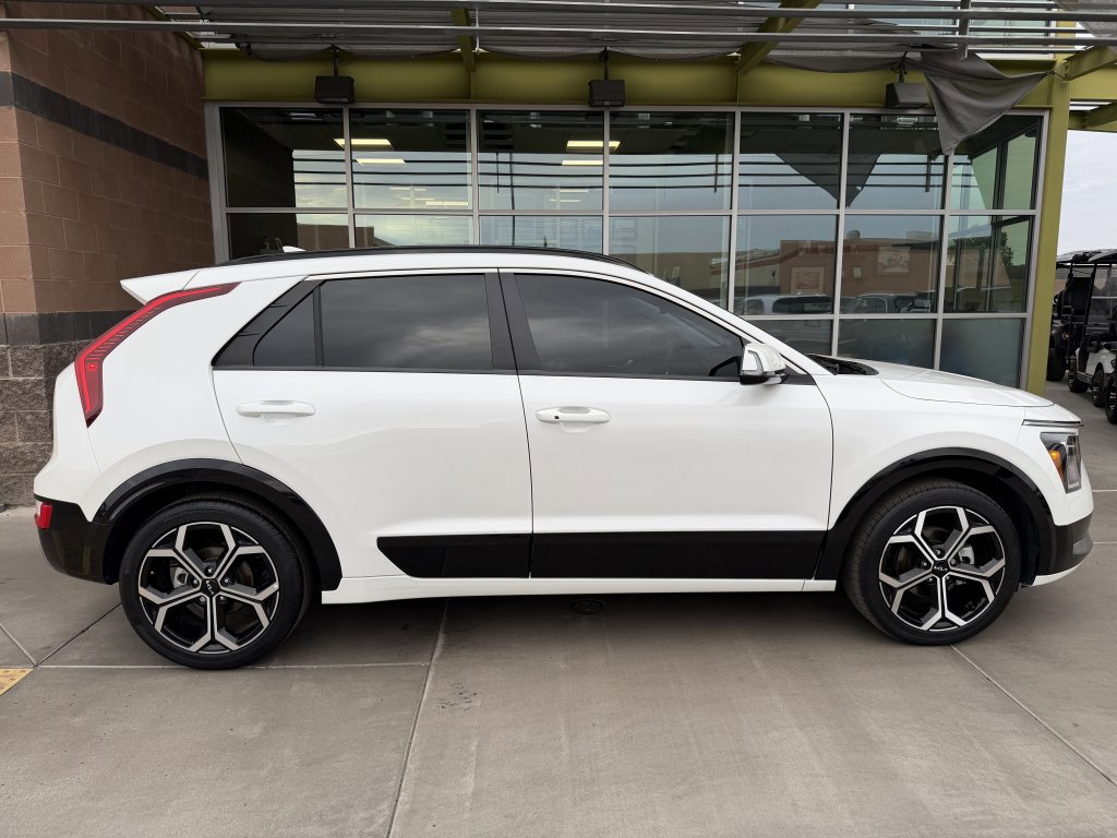 Used 2023 Kia Niro EX Touring image 9
