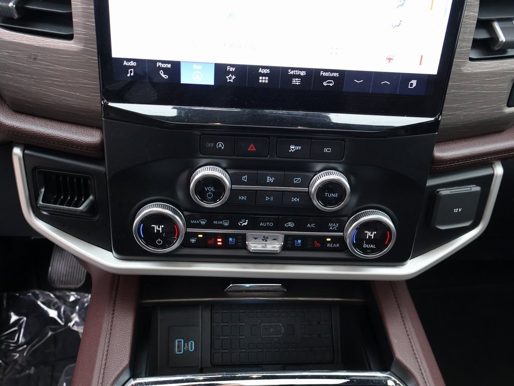 Used 2024 Ford Expedition Max Limited image 32