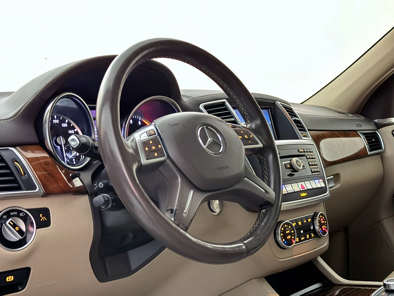 Used 2014 Mercedes-Benz GL 550 4MATIC image 19