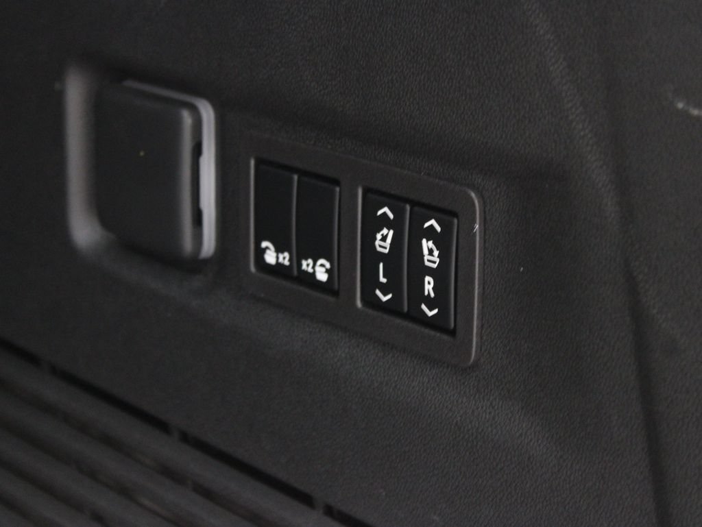 Used 2024 Chevrolet Suburban Premier AWD/4WD image 50