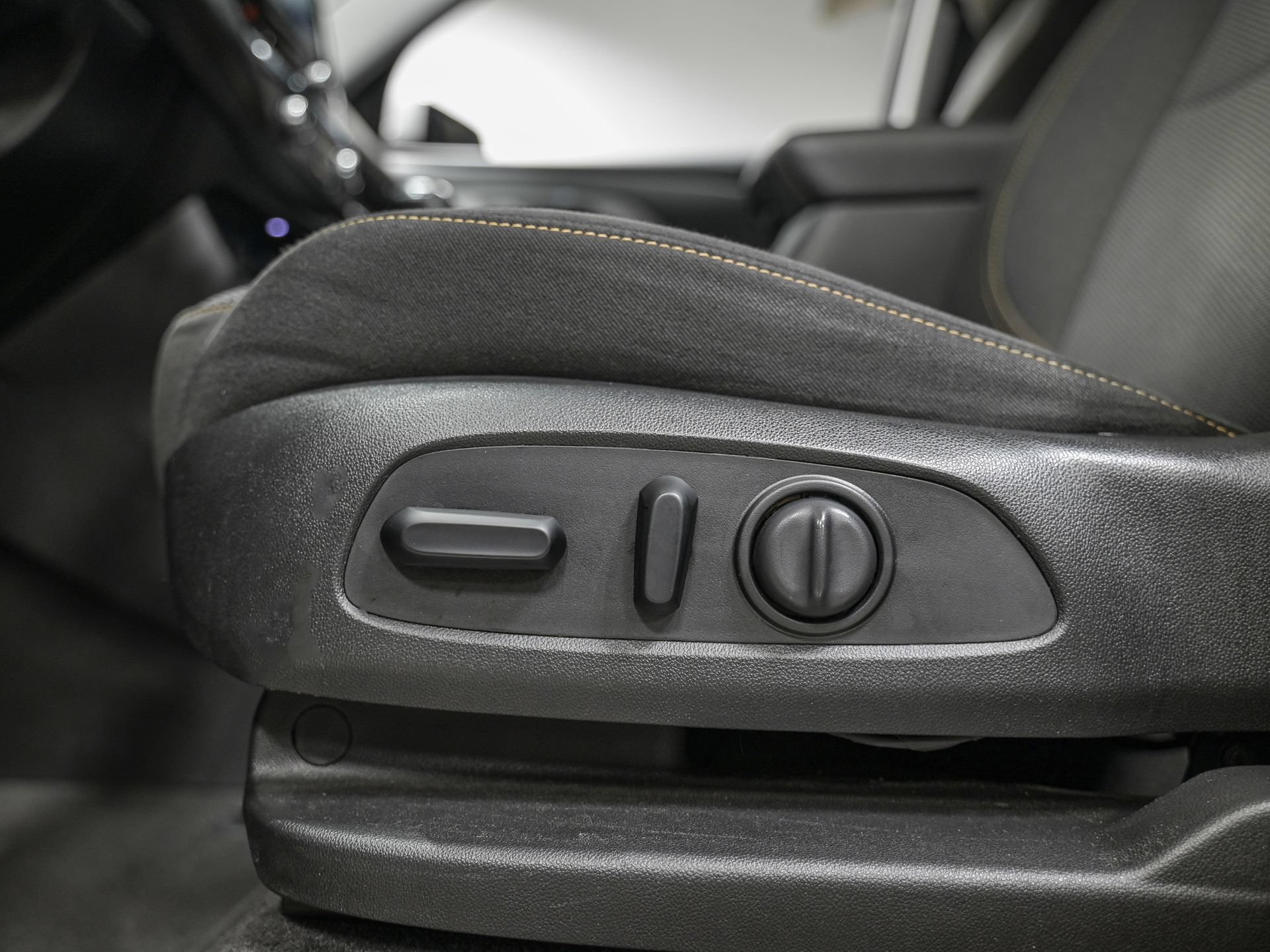 Used 2020 Chevrolet Traverse LT AWD/4WD image 16