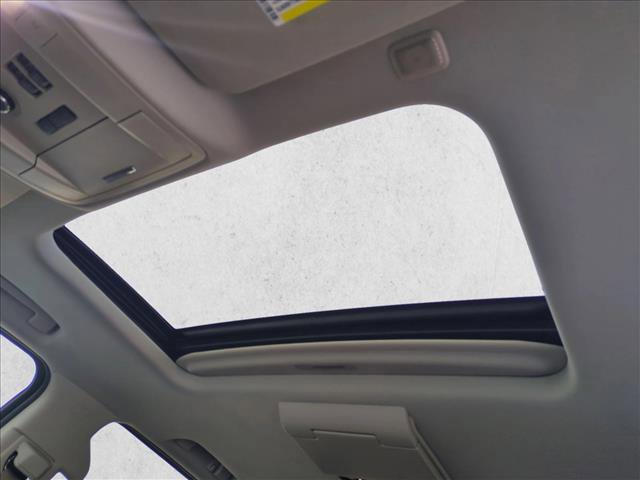 Used 2015 Chevrolet Suburban LTZ RWD image 16