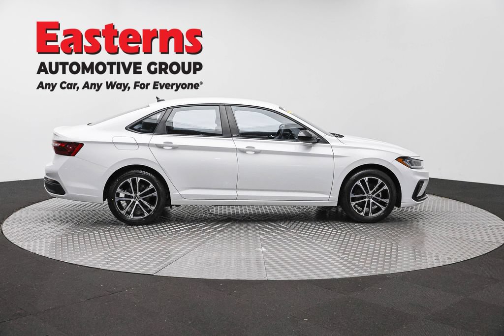 Used 2025 Volkswagen Jetta Sport FWD image 4