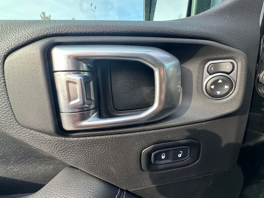 Used 2022 Jeep Wrangler Unlimited Sahara w/ Cold Weather Group image 16