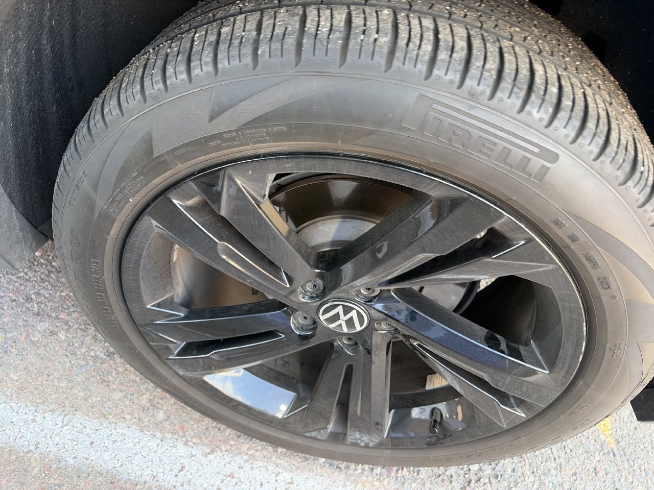 Used 2024 Volkswagen Tiguan SE R-Line FWD image 8