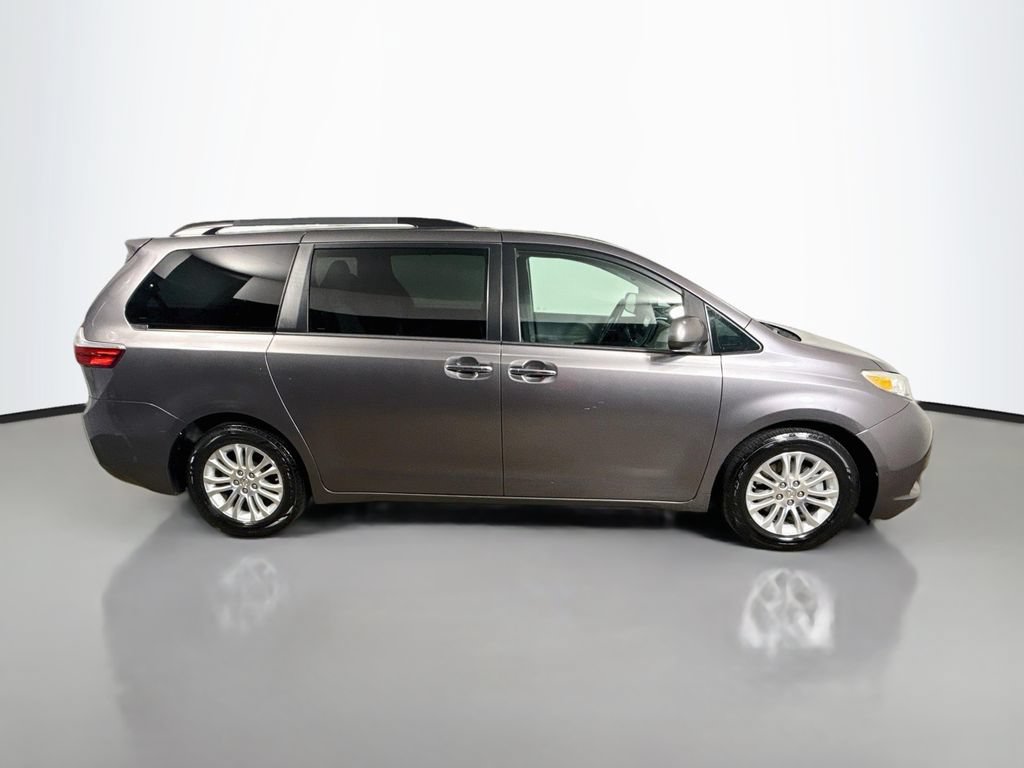 Used 2015 Toyota Sienna XLE Premium FWD image 8