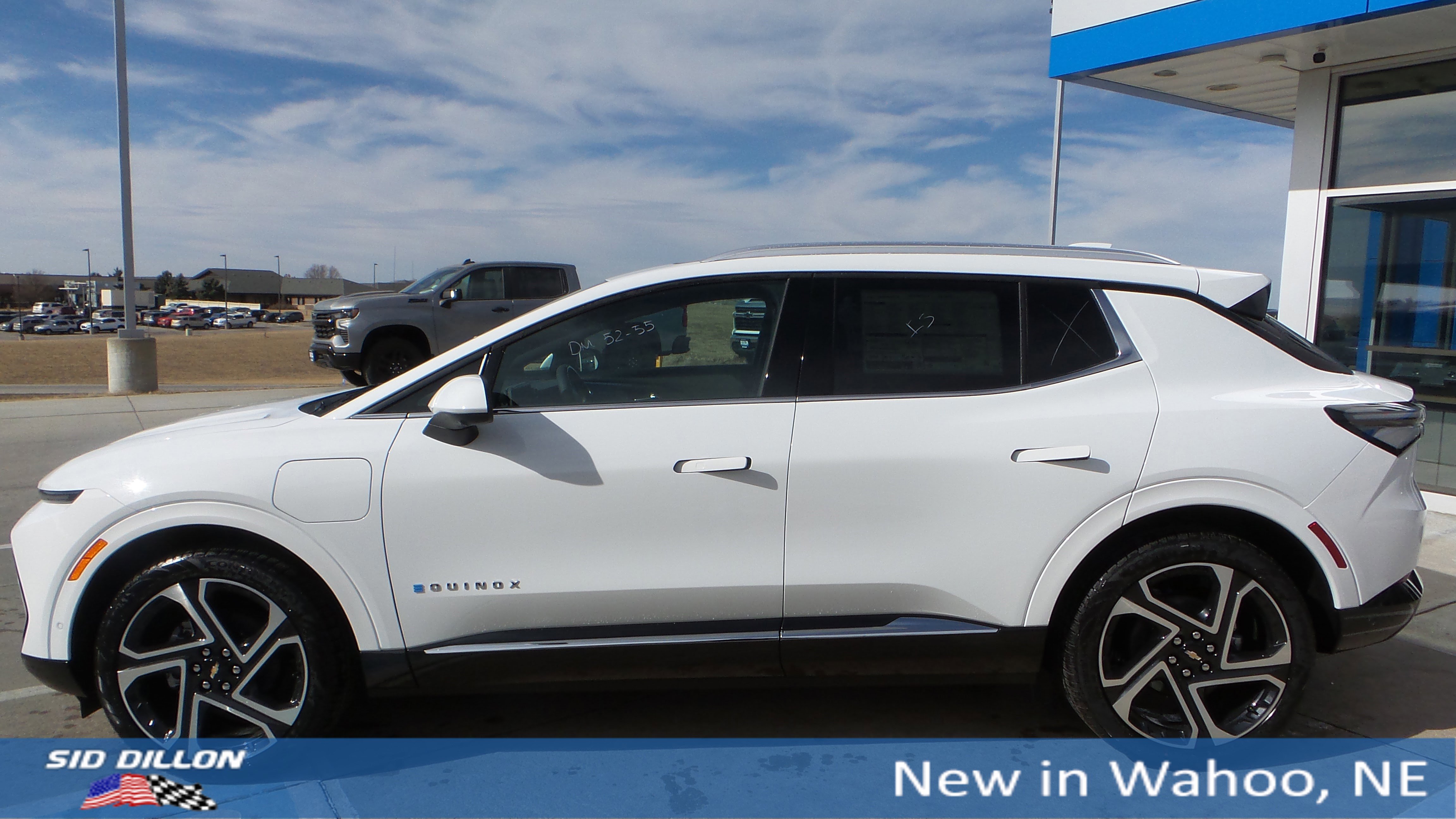 New 2026 Chevrolet Equinox EV LT image 2