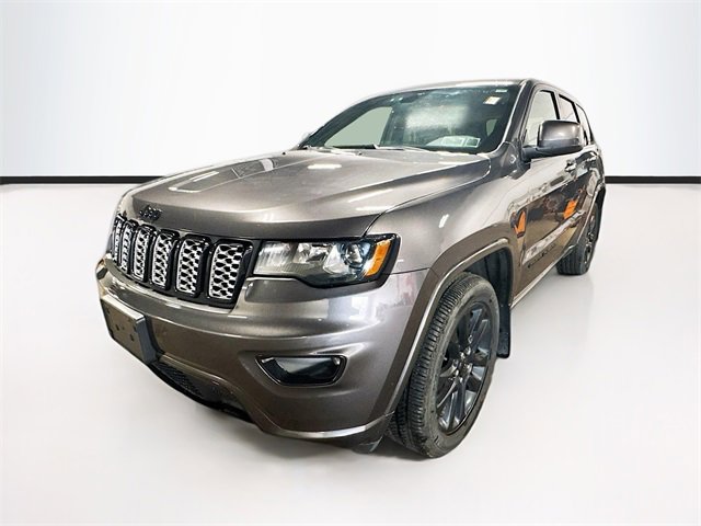 Used 2020 Jeep Grand Cherokee Altitude image 3