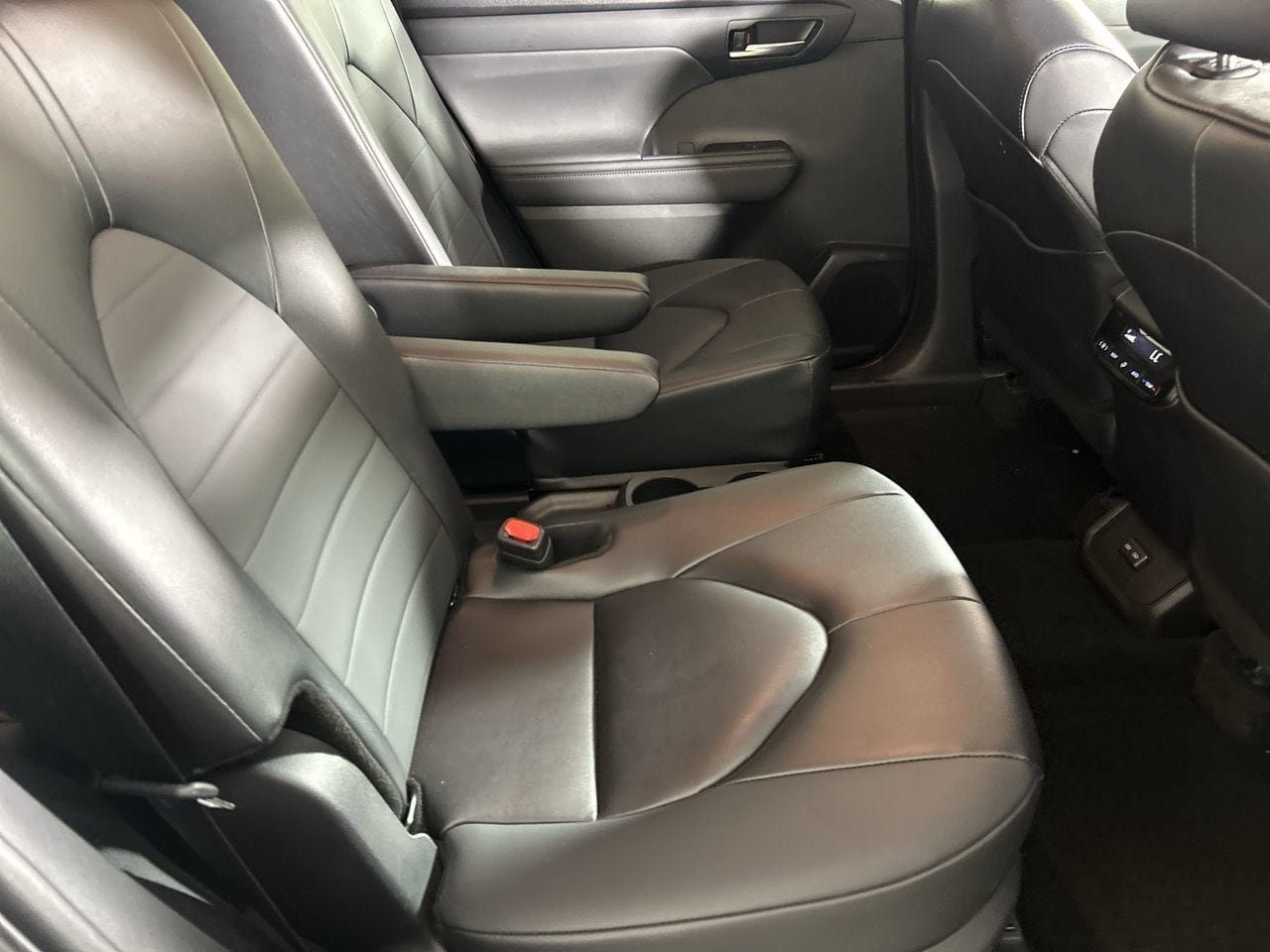 Used 2026 Toyota Highlander XLE AWD/4WD image 26