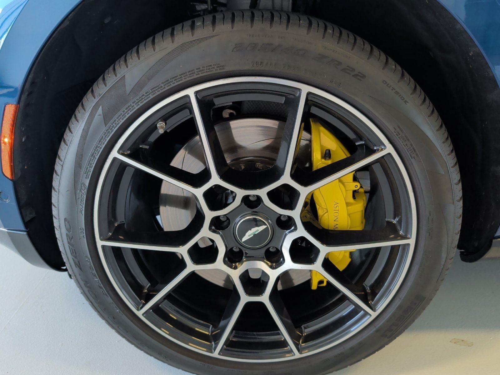 Used 2021 Aston Martin DBX AWD/4WD image 10