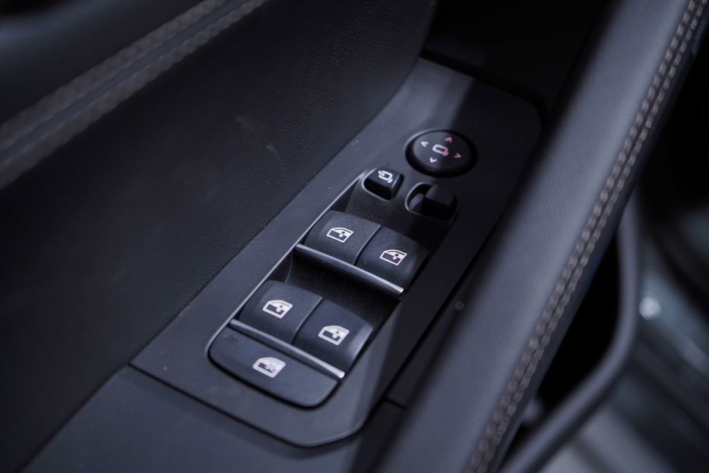 New 2026 BMW X6 xDrive40i w/ Premium Package AWD/4WD image 11