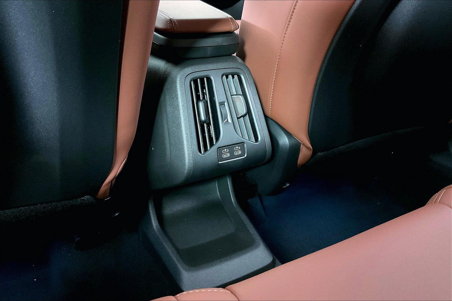 New 2026 BMW X2 xDrive28i AWD/4WD image 16