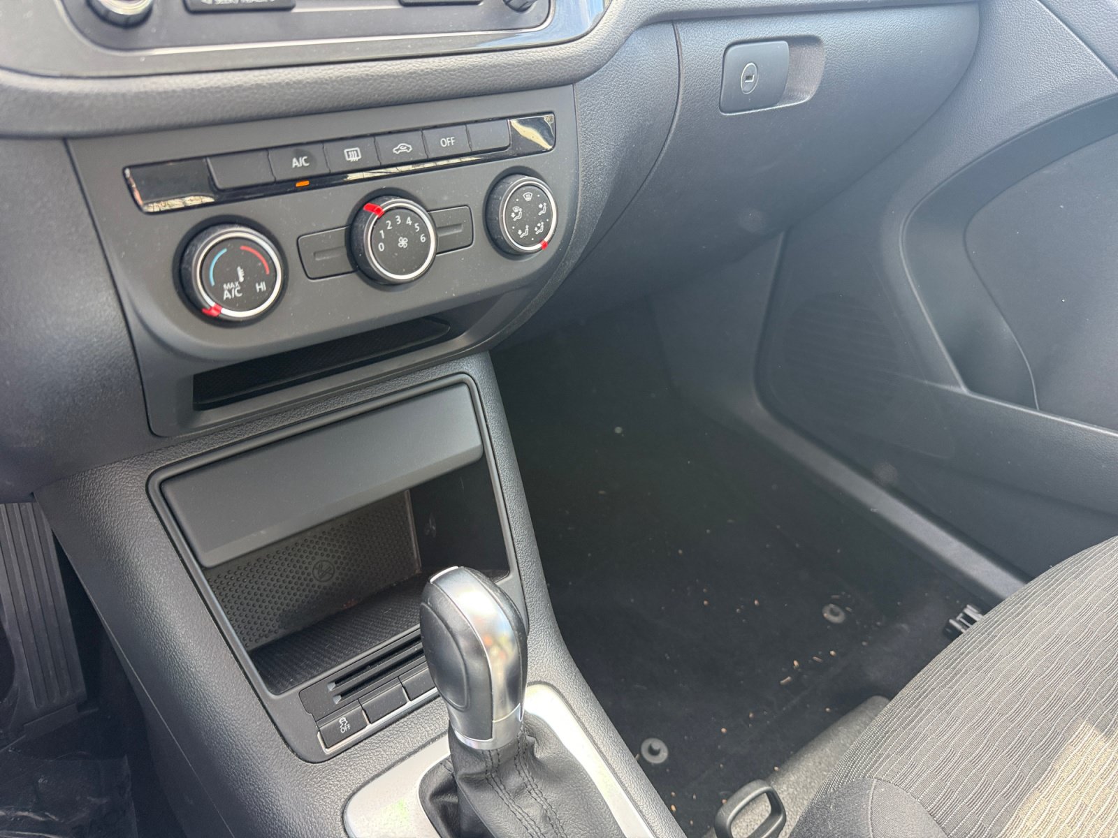 Used 2014 Volkswagen Tiguan S FWD image 12