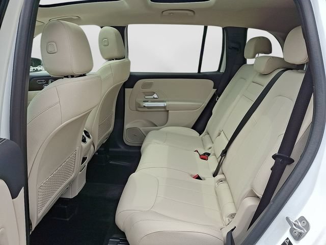 Used 2025 Mercedes-Benz GLB 250 4MATIC image 12