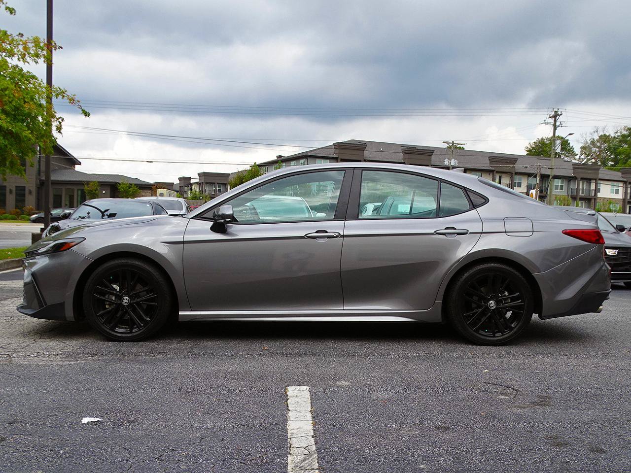 Used 2025 Toyota Camry SE w/ Convenience Package FWD image 5