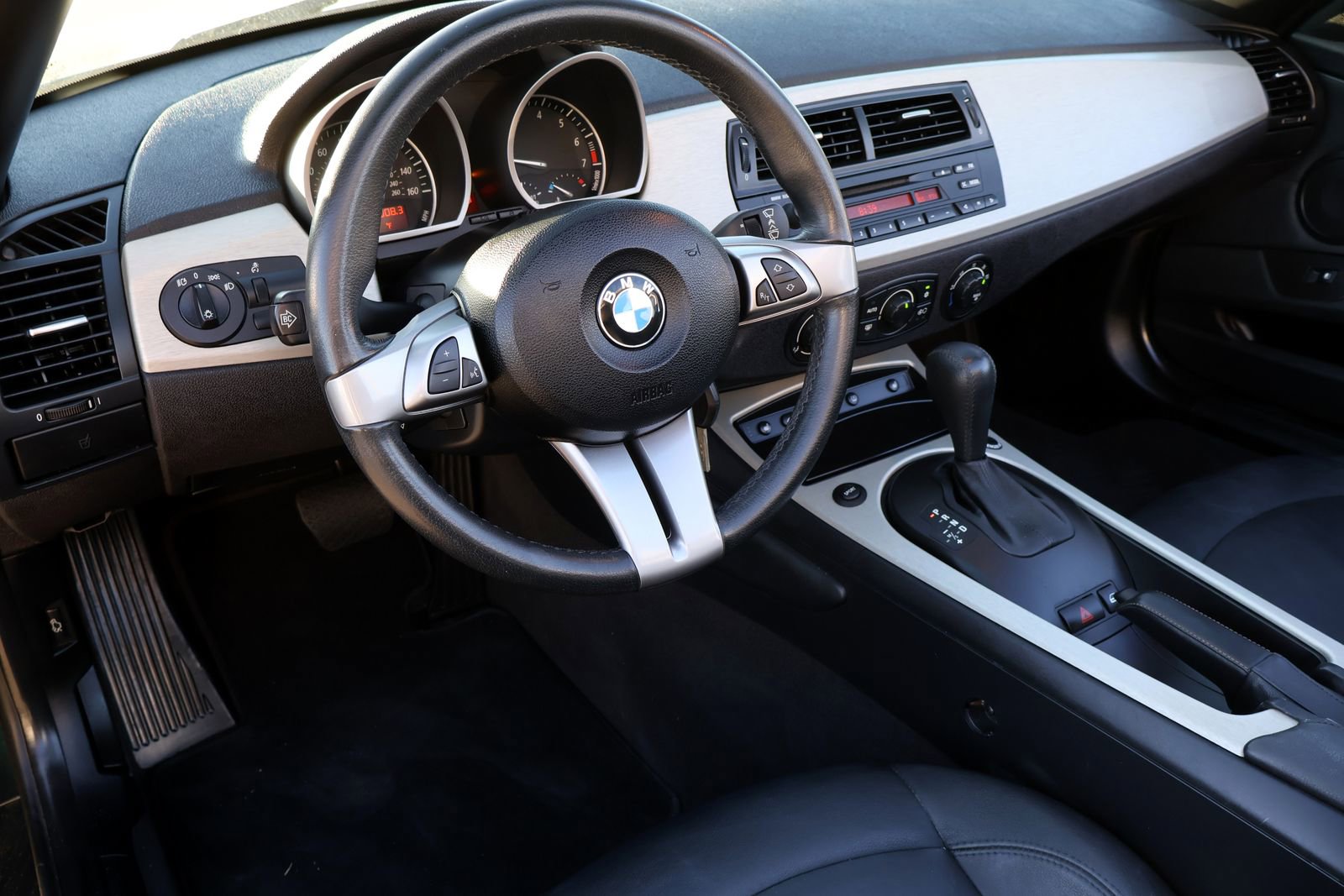 Used 2005 BMW Z4 2.5i image 24