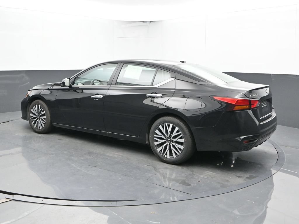 Used 2025 Nissan Altima 2.5 SV FWD image 10