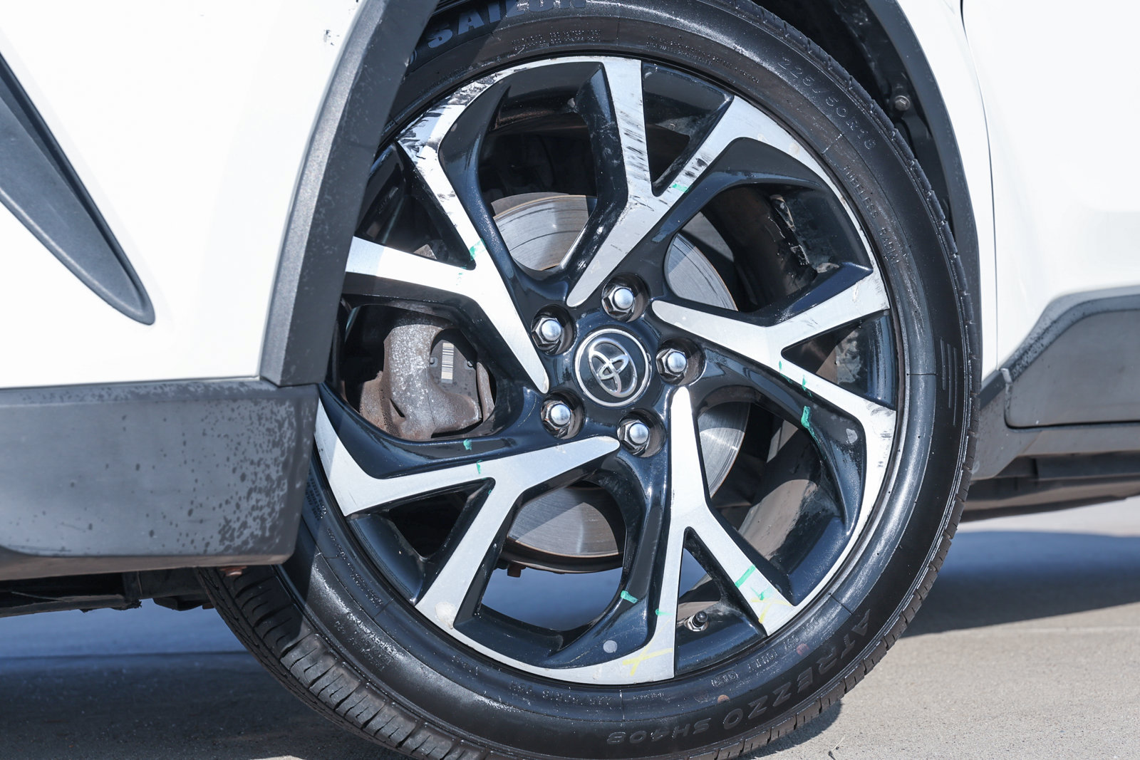 Used 2019 Toyota C-HR Limited FWD image 13