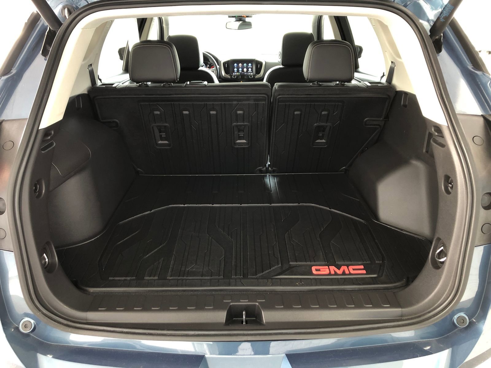 Used 2024 GMC Terrain Denali w/ Denali Premium Package image 8