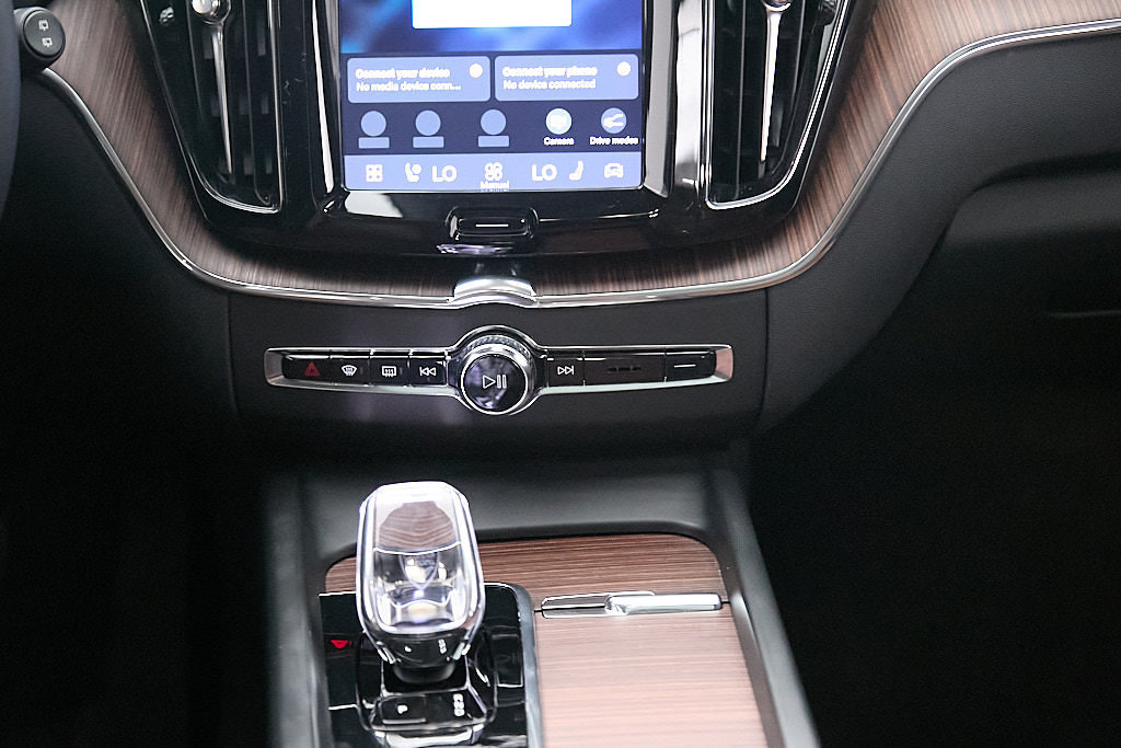 Certified 2023 Volvo XC60 T8 Ultimate w/ Climate Package AWD/4WD image 29