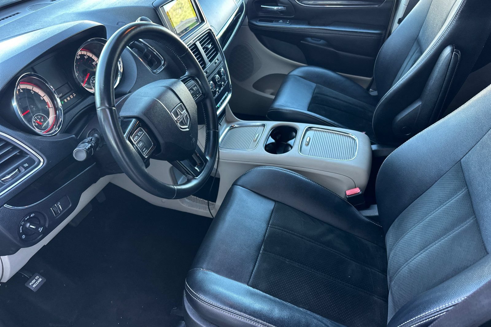 Used 2017 Dodge Grand Caravan SXT FWD image 7